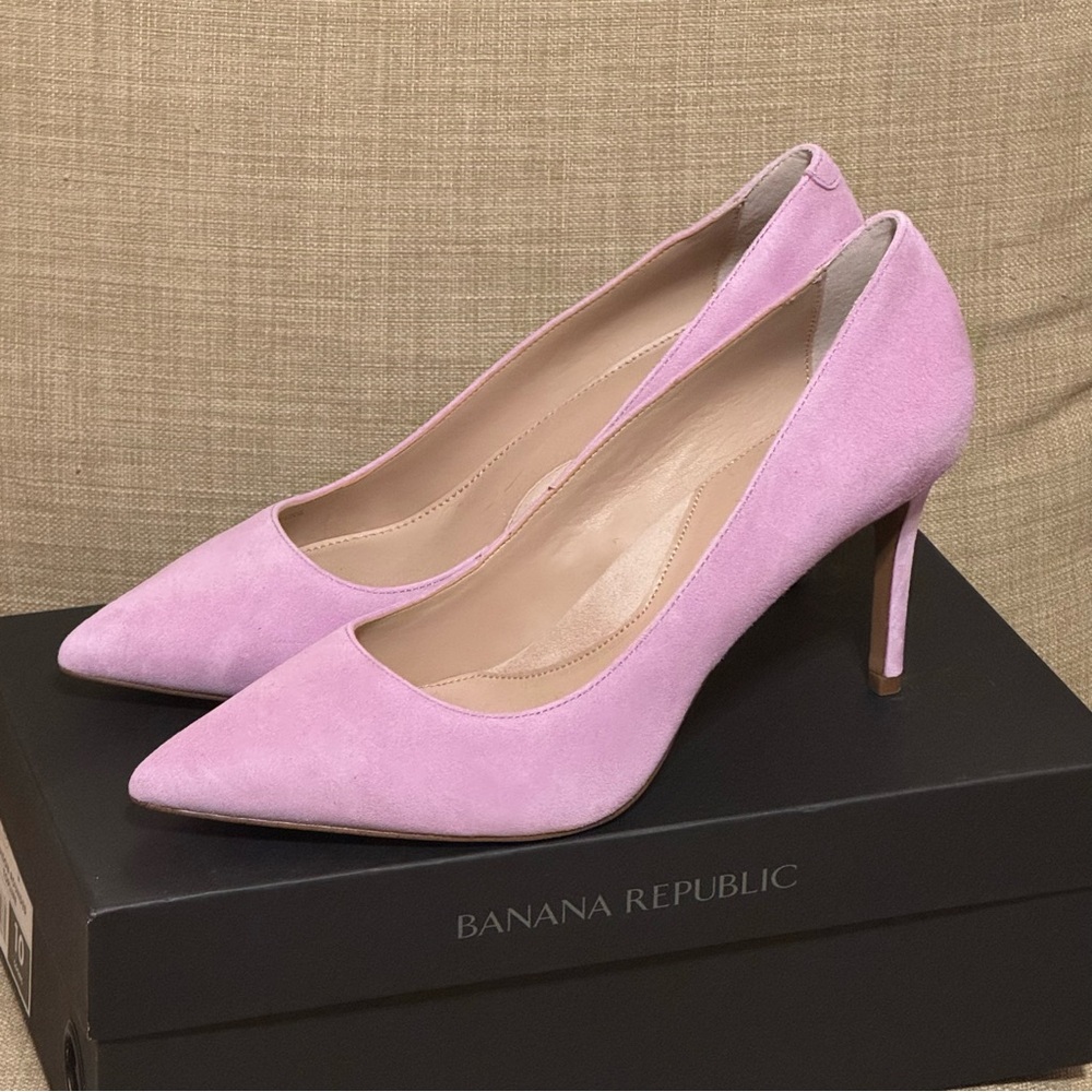 Banana Republic Madison Rounded Topline 12-Hour Pump in Lilac Suede size 10